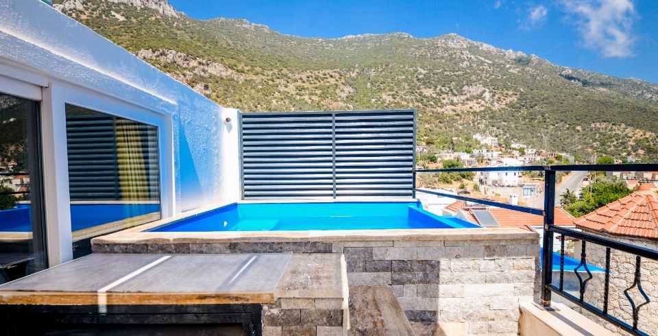 Suit White Roof 0 Resim